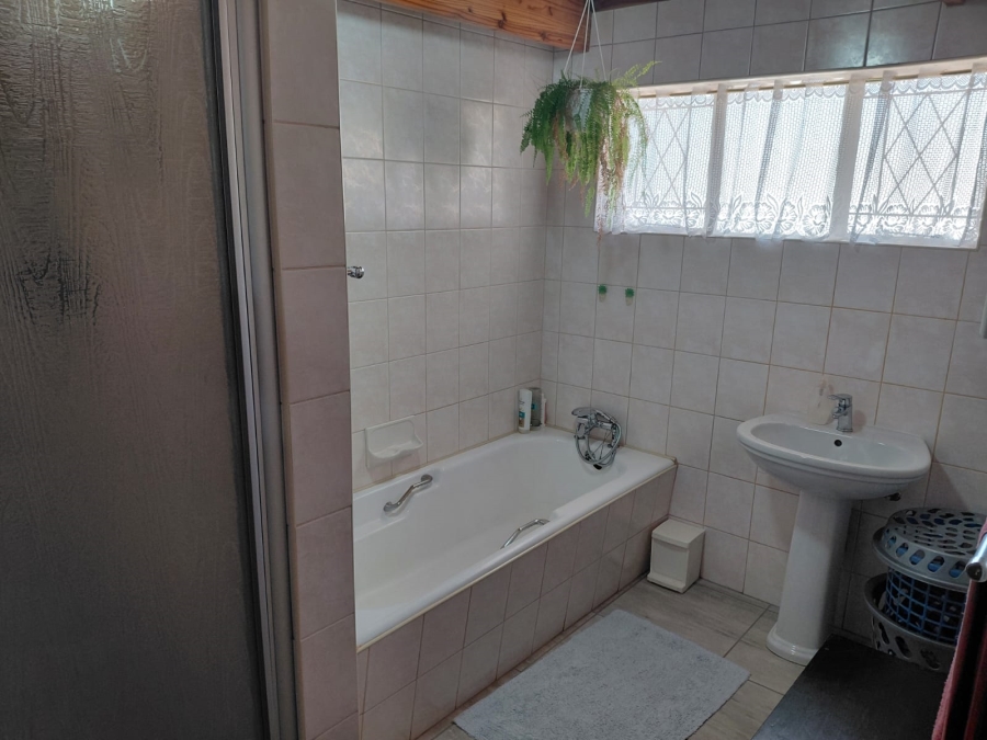 4 Bedroom Property for Sale in Fichardt Park Free State